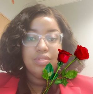 Meet your Posher, Aisha